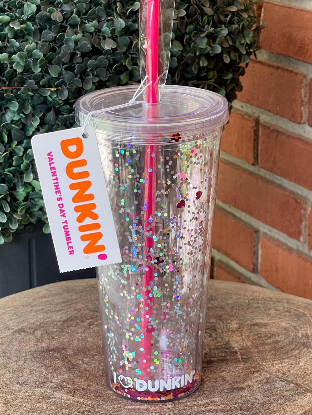 New DUNKIN VALENTINE'S DAY Moving Sprinkles Acrylic Tumbler (24oz.)